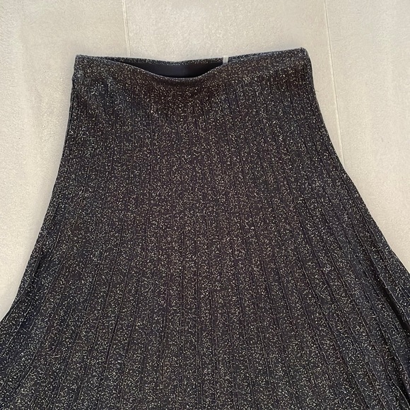 Nic & Zoe pleated knit black midi skirt, waist 26” - Picture 5 of 17